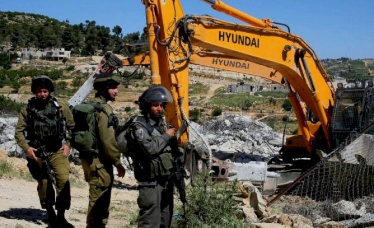 الاحتلال الإسرائيلي يهدم منزلا بالقدس ويداهم منازل أخرى