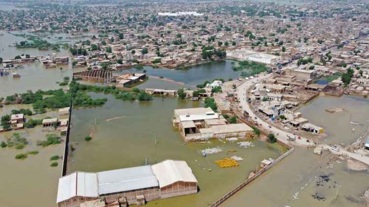 Death toll from Pakistan floods climbs to 1,739