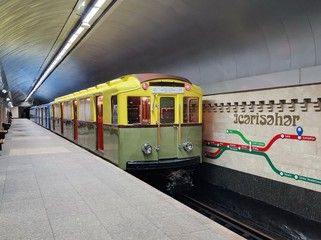 Bayram günlərində Bakı metrosunda retro vaqonlar nümayiş olunur