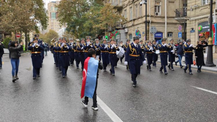 В Баку прошел Марш Победы в сопровождении военного оркестра