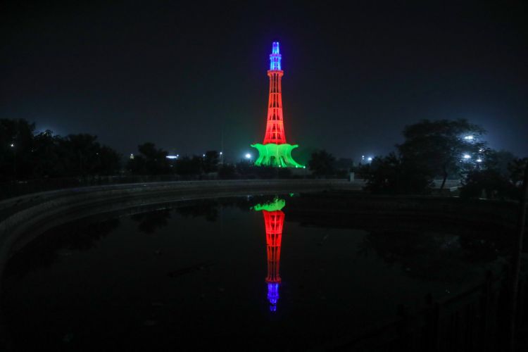Pakistanda “Minar-e-Pakistan” abidəsi Azərbaycan bayrağı ilə işıqlandırılıb