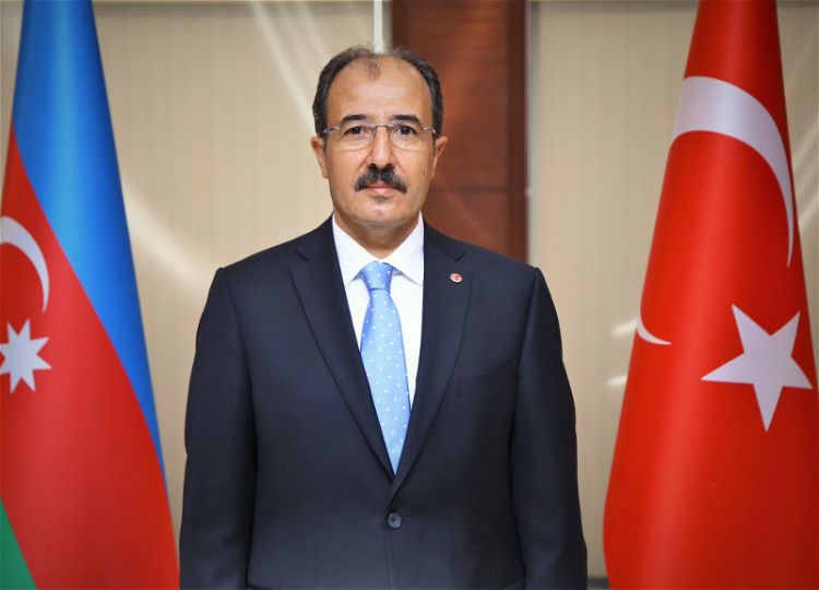 Посол Турции: Трехцветный славный флаг Азербайджана развевается на вершине Кавказа