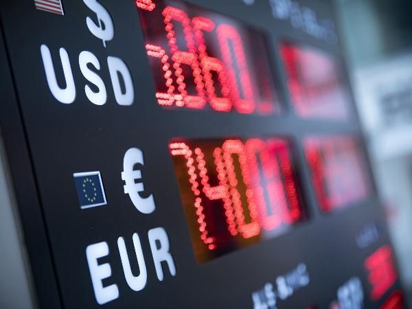 EUR/USD, GBP/USD and AUD/USD rebound into key resistance