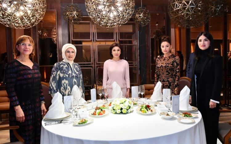 Первая леди Мехрибан Алиева приняла участие в организованном в Самарканде ужине