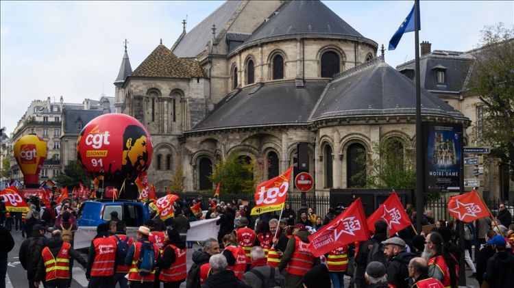 Workers stage massive general strike in France