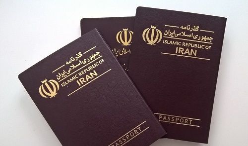 İranda vətəndaşlar pasportlarını yandırır