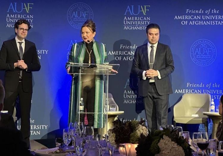 Хайди Кюн была удостоена почетной степени «Доктор гуманитарных наук» Американского университета Афганистана