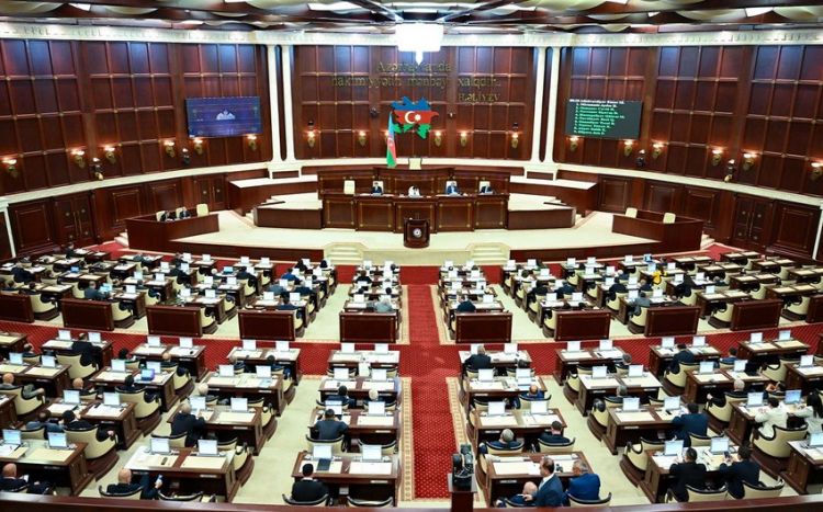 Парламент Азербайджана принял в первом чтении проект госбюджета на будущий год