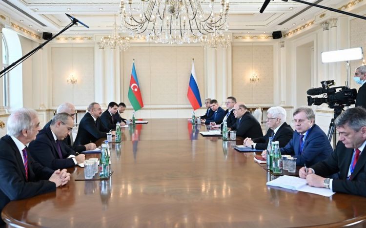 Состоялась встреча Президента Ильхама Алиева с премьер-министром России в расширенном составе