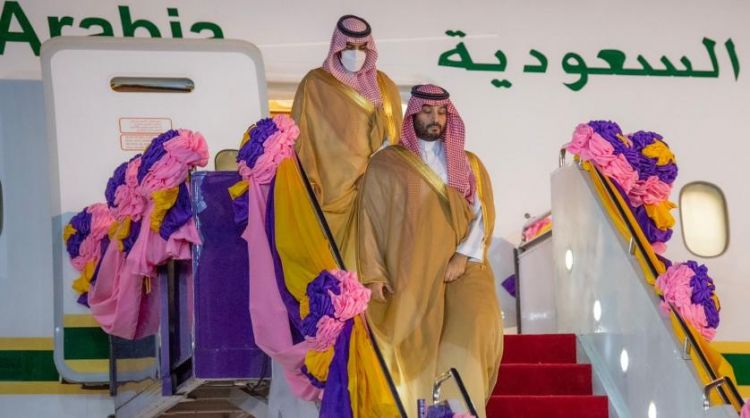 ولي العهد السعودي يصل إلى بانكوك في زيارة رسمية