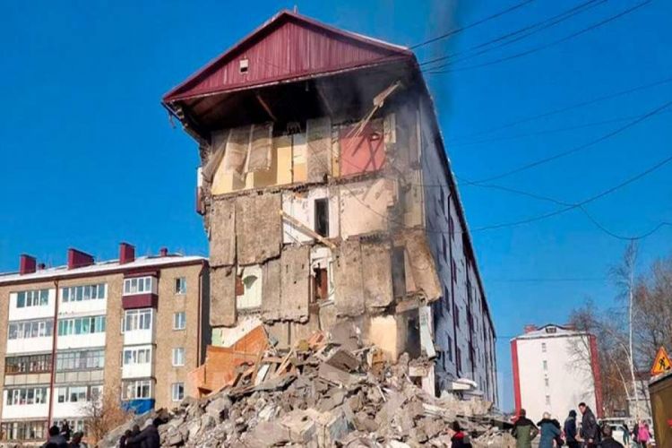 Rusiyada yaşayış binasında partlayış baş verib, üç nəfər ölüb