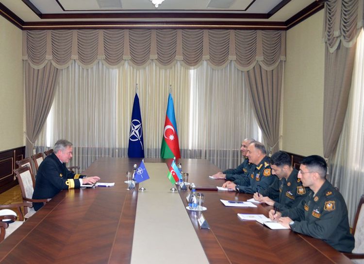 Azərbaycan Ordusunun Baş Qərargah rəisi NATO-nun kontr-admiralı ilə görüşdü - FOTO