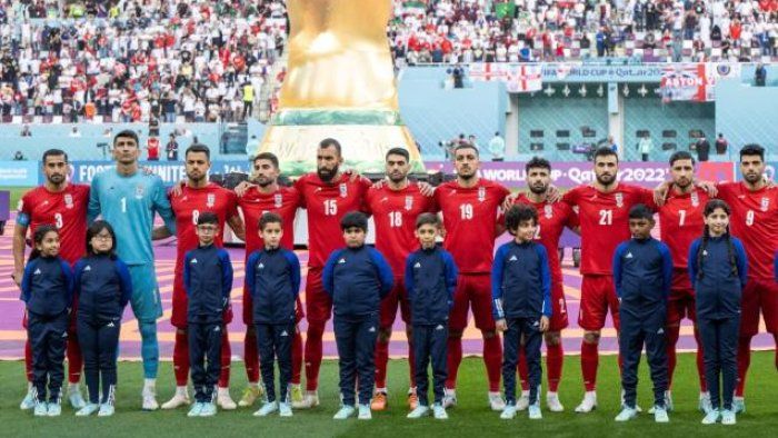 İran millisindən hökumətə etiraz DÇ-2022-də himni oxumadılar