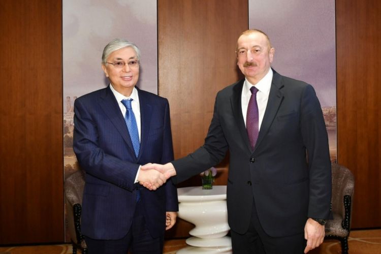 Президент Ильхам Алиев позвонил Токаеву, поздравил его с победой