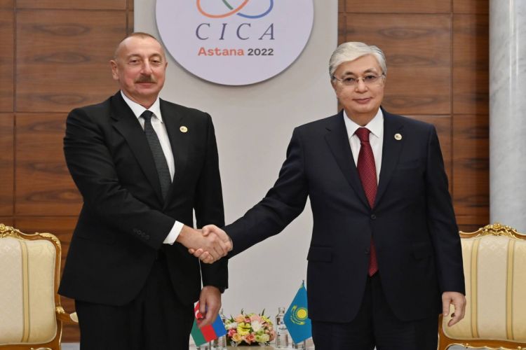 Токаев пригласил Президента Ильхама Алиева посетить Казахстан с официальным визитом