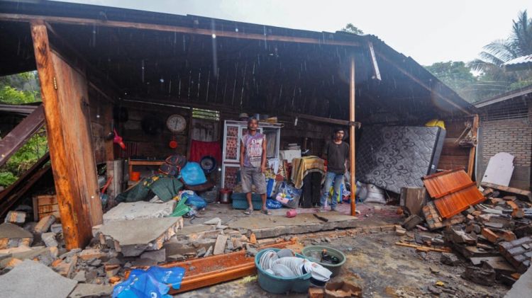 مقتل نحو 162 شخصا جراء زلزال ضرب جزيرة جاوا في إندونيسيا