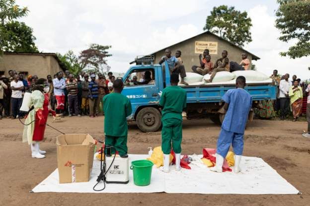 إغلاق جميع المدارس في أوغندا بسبب تفشي إيبولا