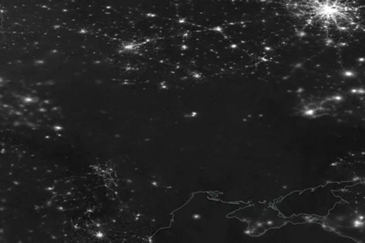 NASA kosmosdan foto PAYLAŞDI: Ukrayna qaranlıq içində