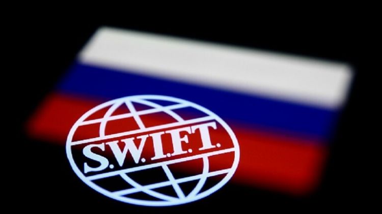الاتحاد الأوروبي يدرس إعادة ربط بنك روسي بنظام "سويفت"