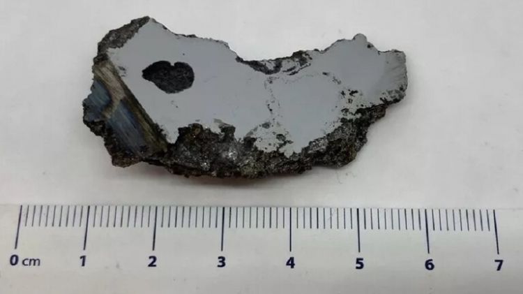 Somaliyə düşən meteoritdə Yer kürəsində görünməmiş iki mineral tapılıb
