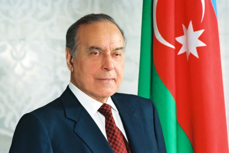 أذربيجان تحيي الذكرى19 لوفاة زعيمها الوطني حيدر علييف