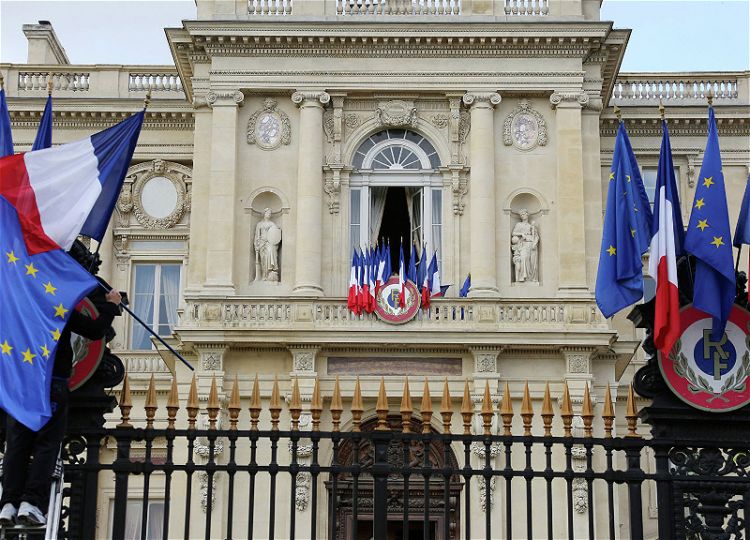 МИД Франции: Резолюции палат парламента не отражают официальную линию Парижа