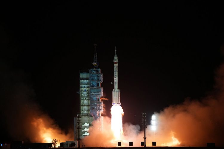 China completes first-ever in-orbit rotation of crews at Tiangong station