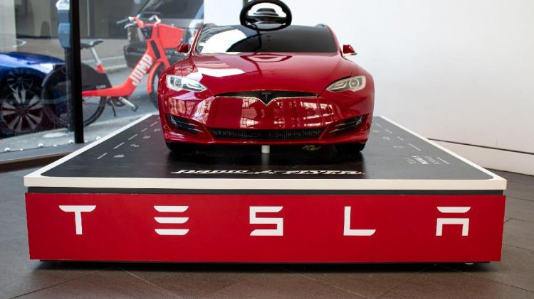 "Tesla" Çindəki 430 mindən çox avtomobili geri çağıracaq