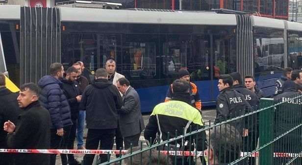 İstanbulda avtobusla tramvay toqquşub yaralılar var