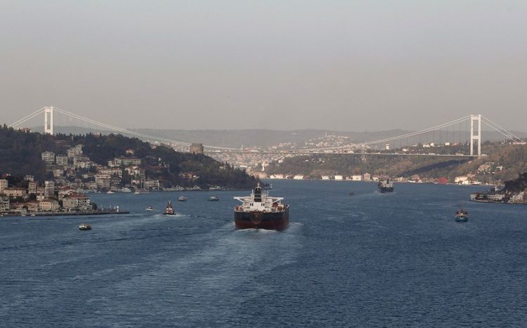 Возле пролива Босфор образовался затор из российских танкеров