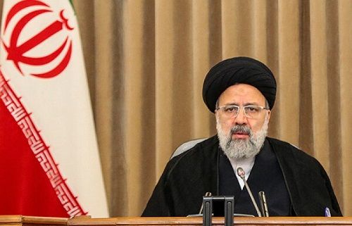 İran prezidenti: “Xalq hakimiyyətə qəzəblidir”