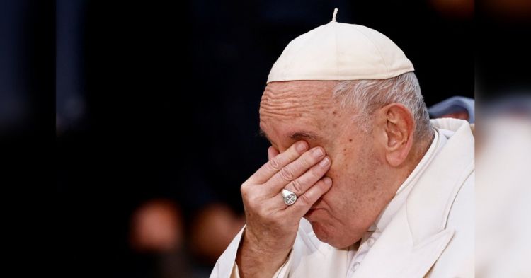 Папа римский заплакал при упоминании Украины в молитве