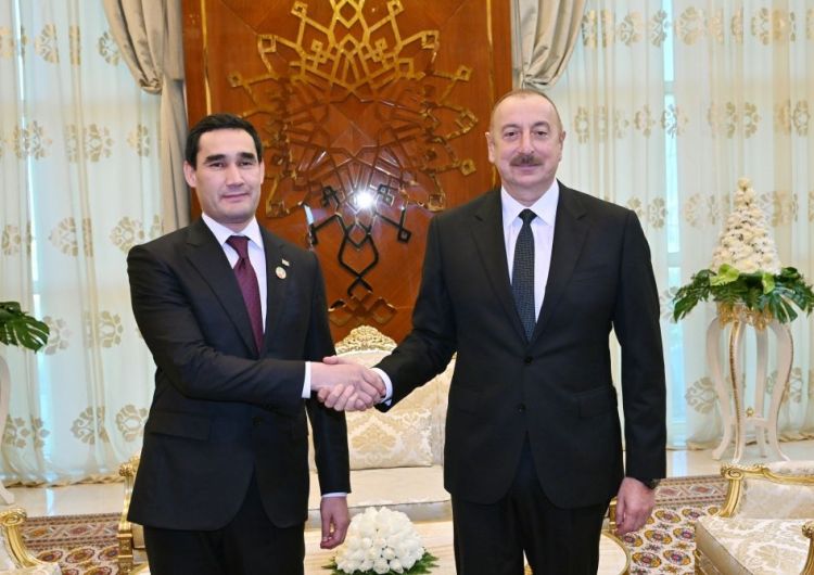 الرئيس علييف يلتقي نظيره التركمانستاني