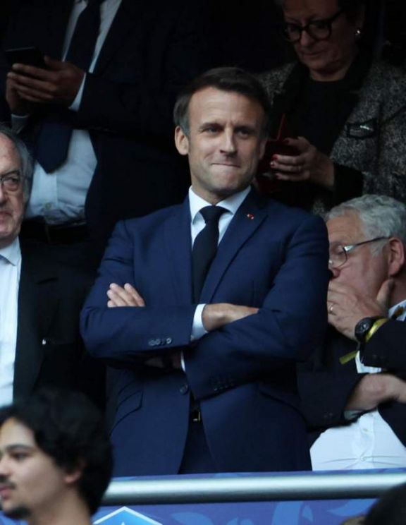 ماكرون يتمسك بحضور مباراة فرنسا والمغرب في مونديال قطر رغم دعوات المقاطعة