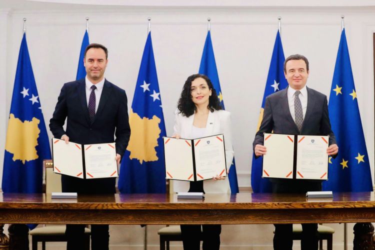 Косово подписало заявку на вступление в ЕС
