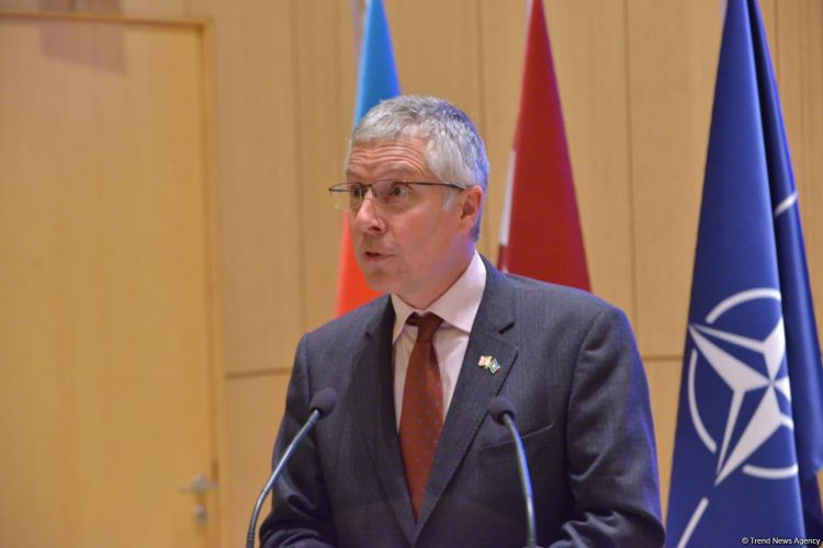 Посол Великобритании выразил соболезнования в связи с подорвавшимся на мине в Кяльбаджаре военнослужащим