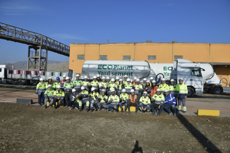 Швейцарская компания Holcim Azerbaijan выпустила свой первый зеленый цемент