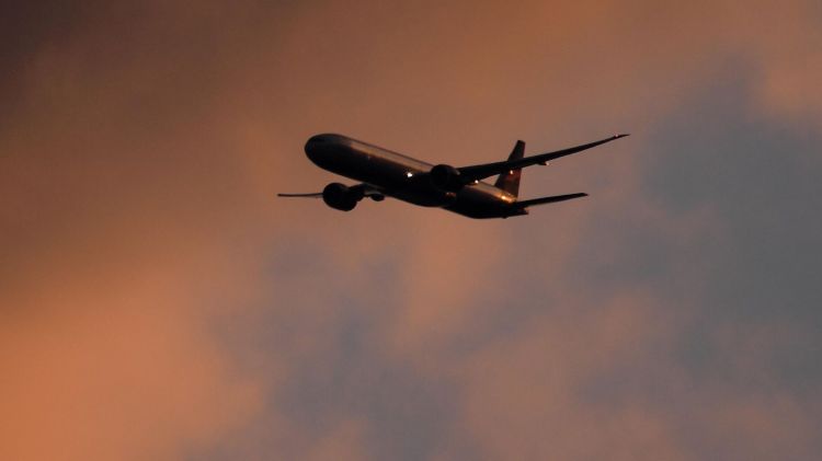 Летящий из Еревана в Москву самолет подал сигнал тревоги над Азербайджаном