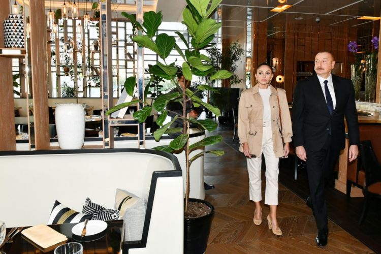 Президент и первая леди Азербайджана приняли участие в открытии отеля The Ritz-Carlton Baku ОБНОВЛЕНО