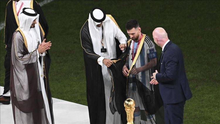 Traditional Qatari cloak worn by Messi at World Cup ceremony attracts great interest