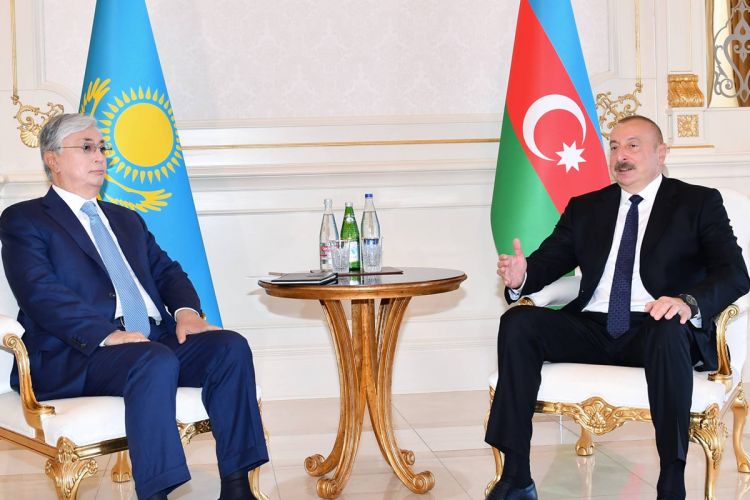 Касым-Жомарт Токаев поздравил Президента Азербайджана