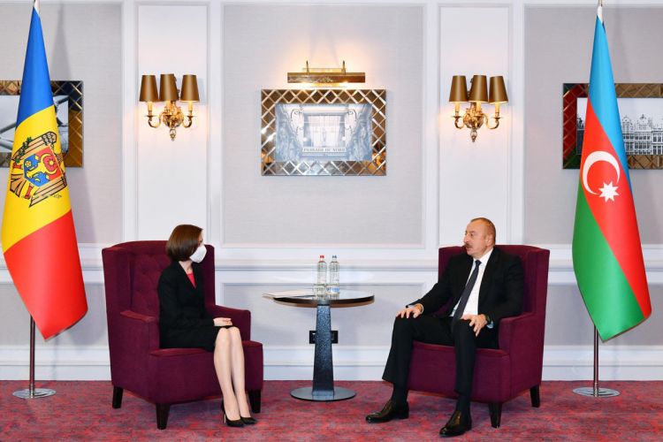 Майя Санду поздравила Президента Азербайджана с днем рождения