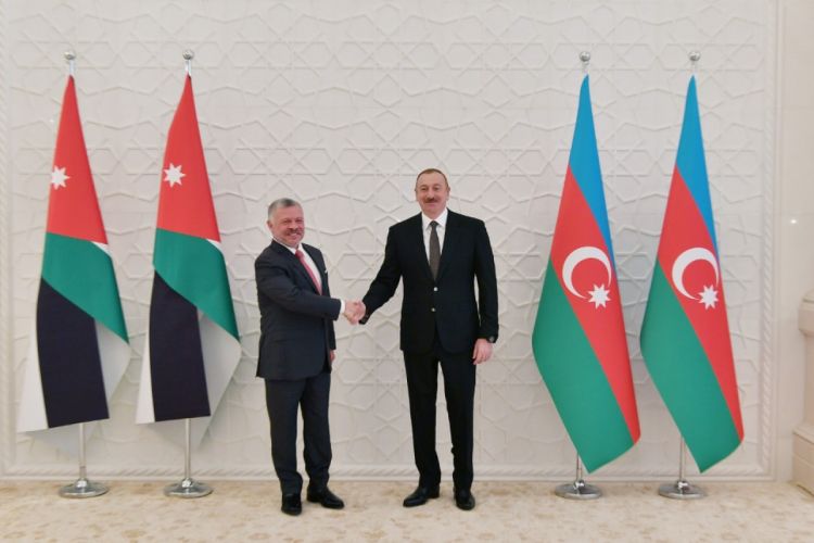 Король Иордании поздравил Президента Ильхама Алиева