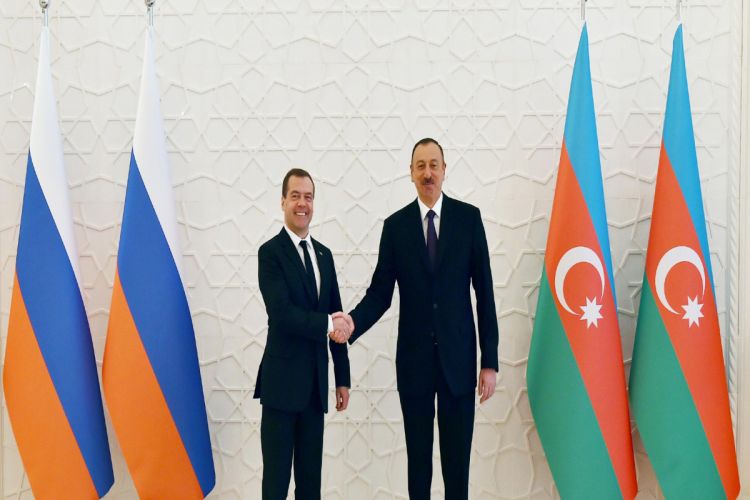 Медведев поздравил Президента Азербайджана