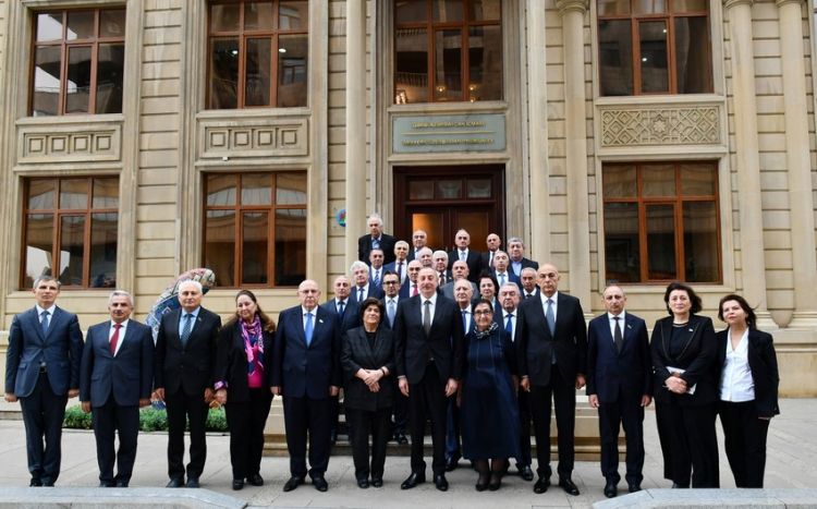 Президент ознакомился с условиями, созданными в административном здании Общины Западного Азербайджана ОБНОВЛЕНО
