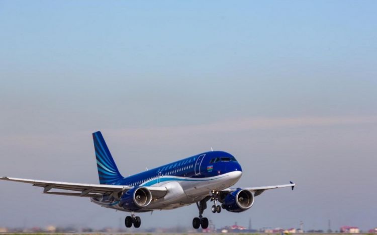За пассажирами рейса Сингапур-Лондон в Баку прилетел еще один Airbus 380