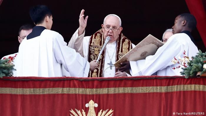البابا فرنسيس يوجه رسالة السلام إلى العالم في عيد الميلاد