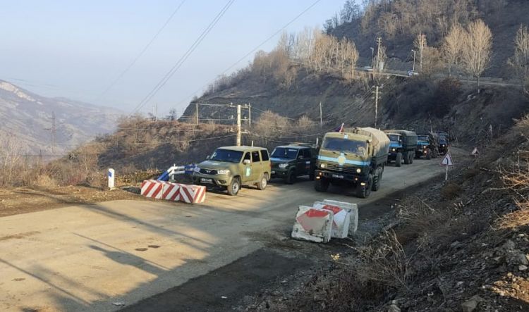 Еще 5 автомобилей РМК беспрепятственно проехали через участок Лачинской дороги, где проводится акция