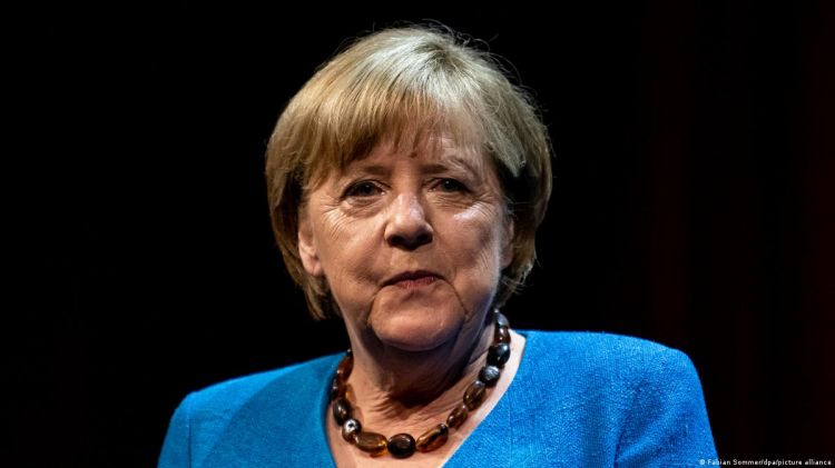 Меркель не собирается участвовать в усилиях по завершению войны в Украине