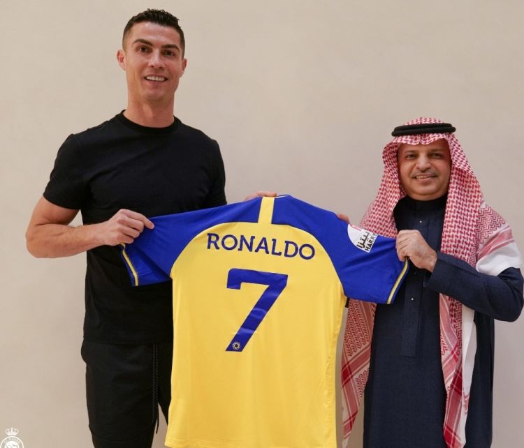 رونالدو ينضم إلى النصر السعودي